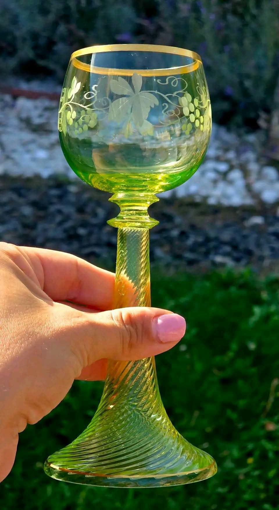 Set Rar: Pahare Uranium Glass