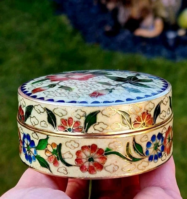Casetă Cloissone