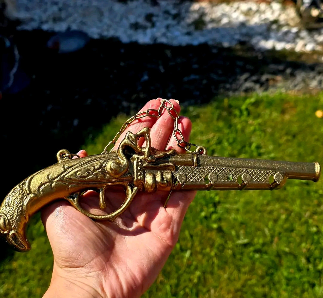 Cuier pistol de epocă