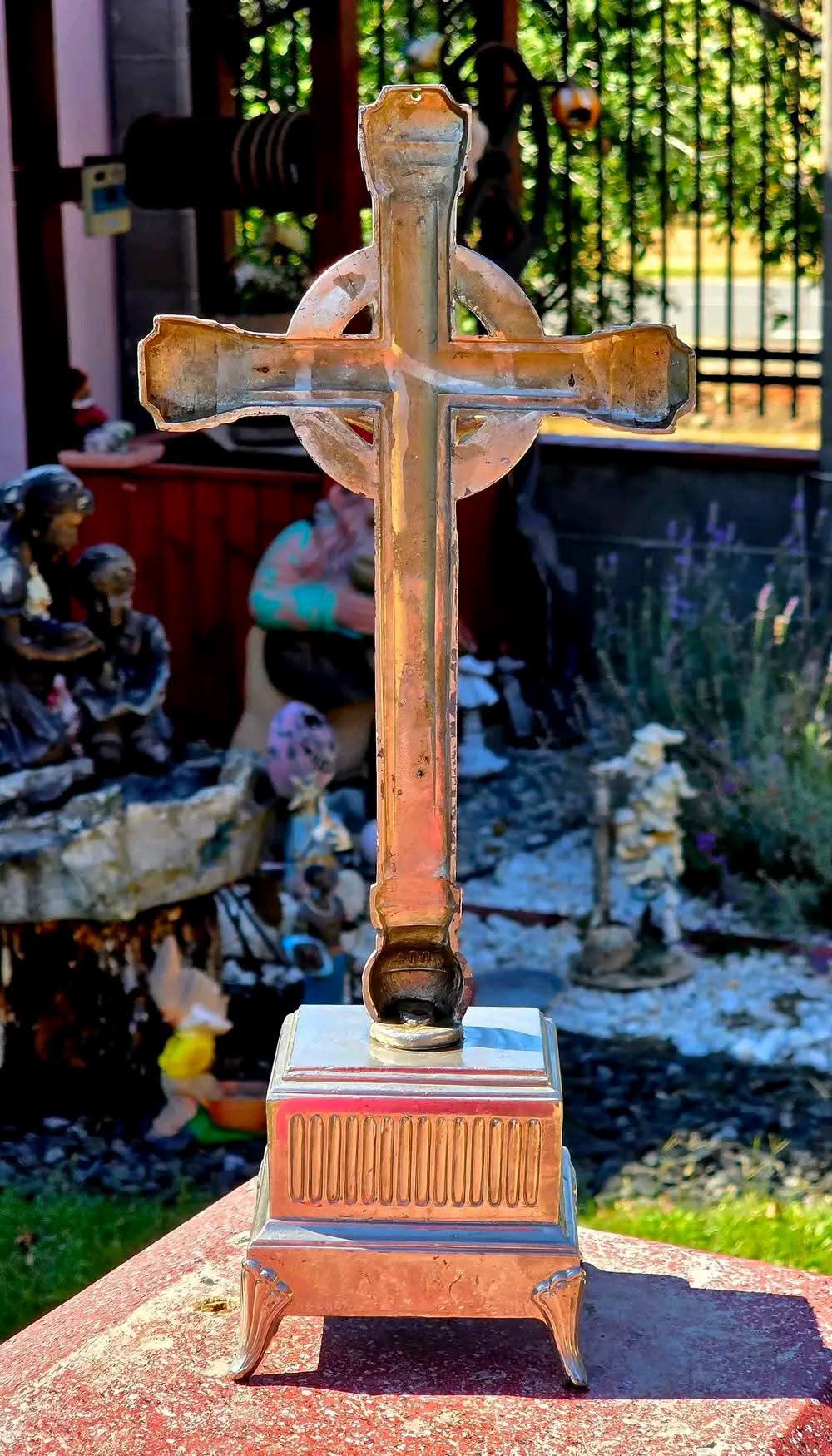 Crucifx Altar
