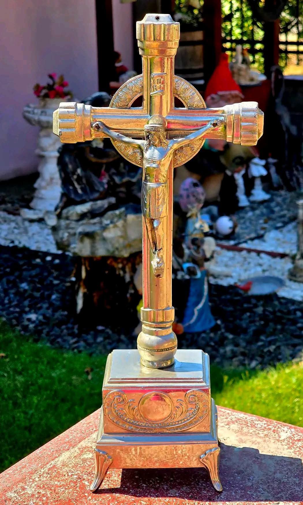 Crucifx Altar