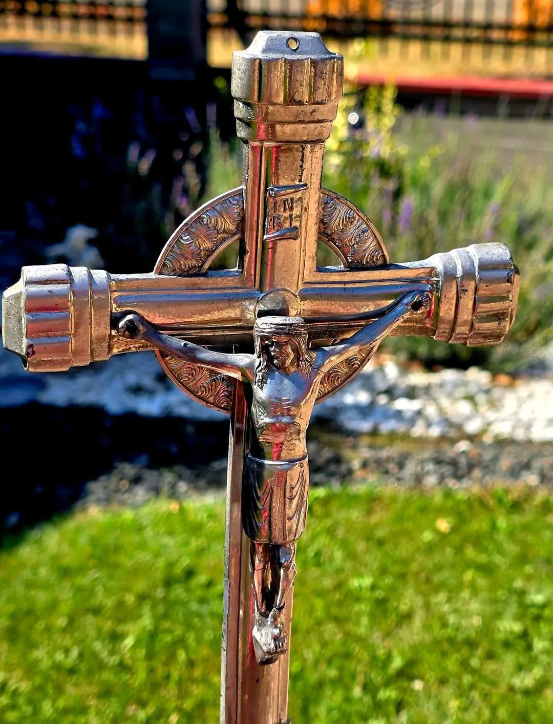 Crucifx Altar