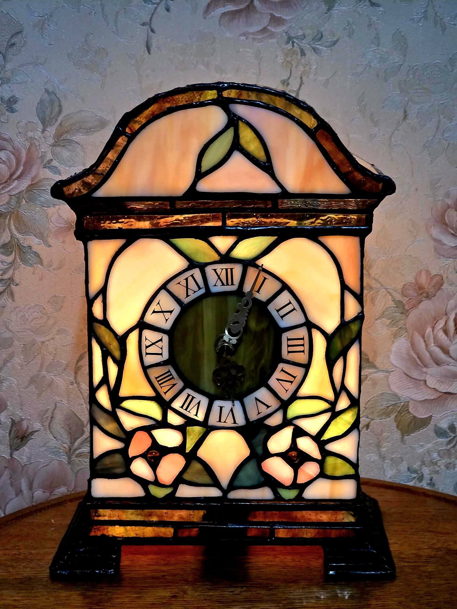 Lampă-Ceas Tiffany