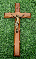 Crucifix din lemn