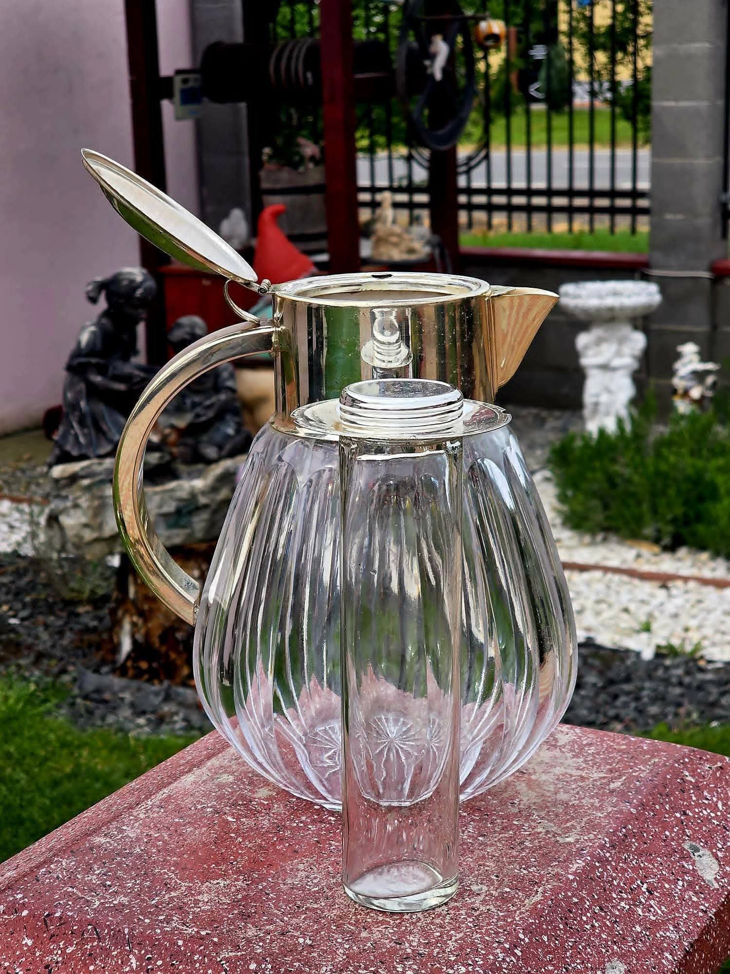 Carafă argintată
