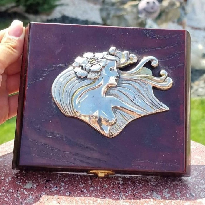 Casetă Art Nouveau