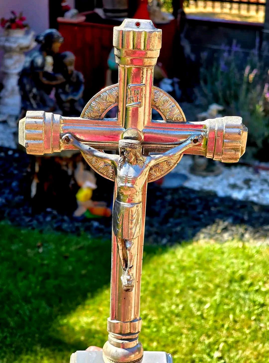 Crucifx Altar
