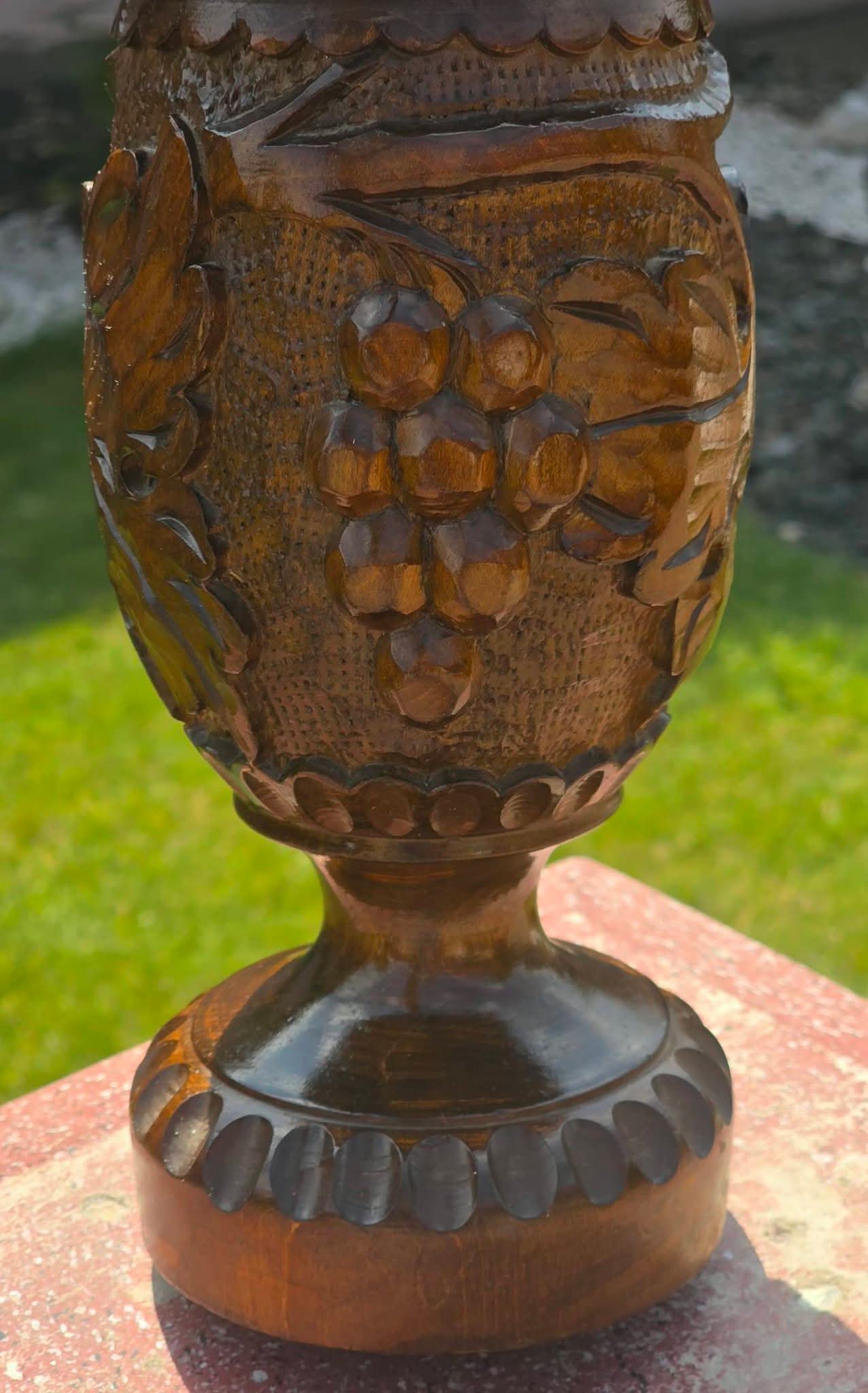 Vază sculptată
