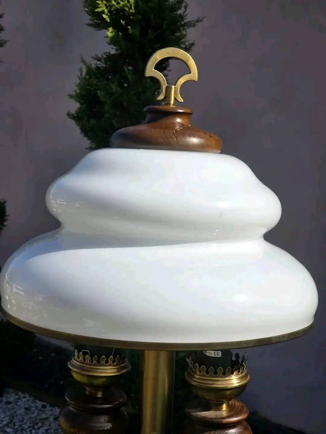Lampă de podea