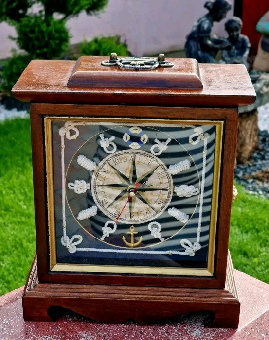 Ceas și Dulăpior