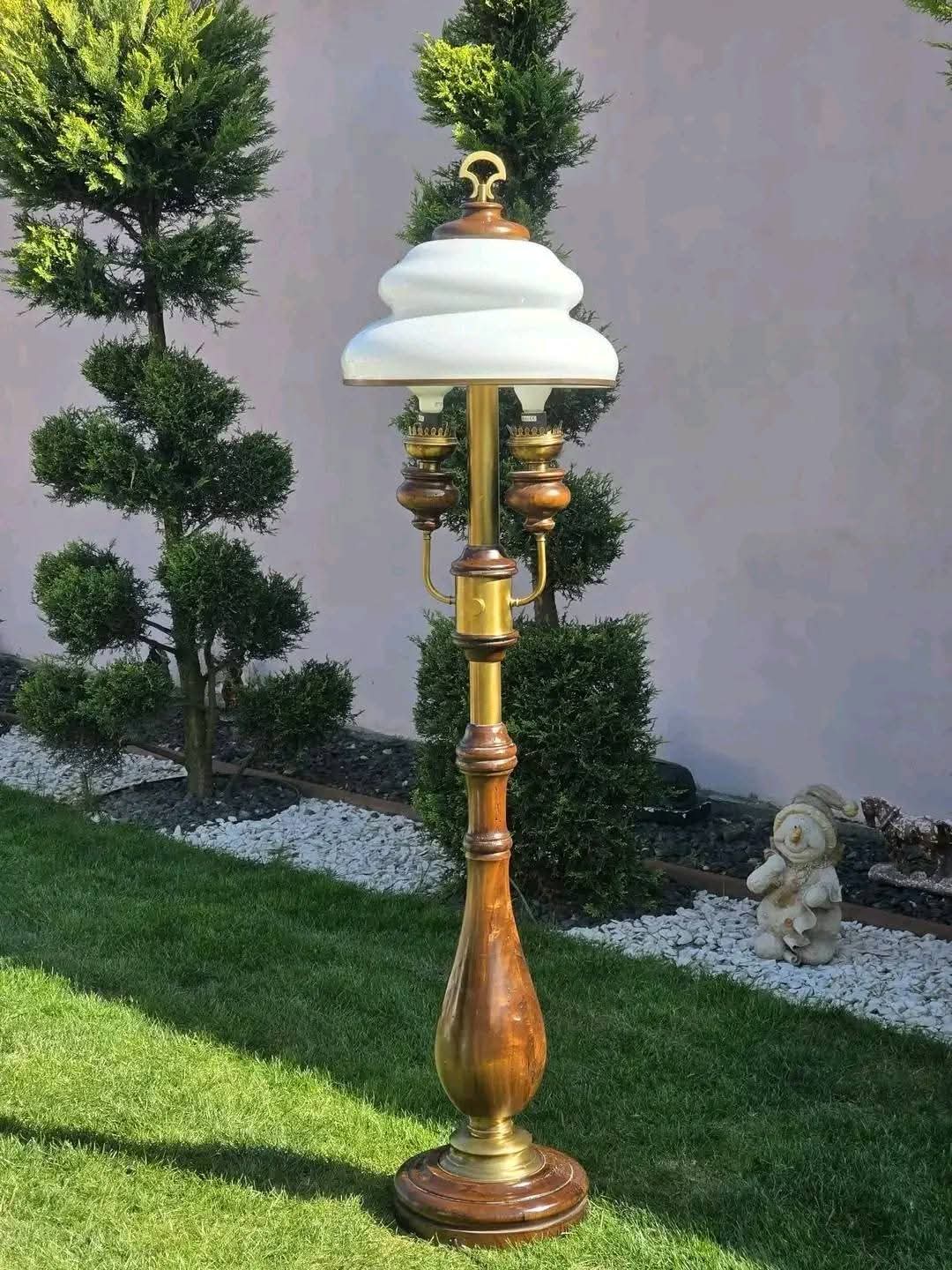 Lampă de podea
