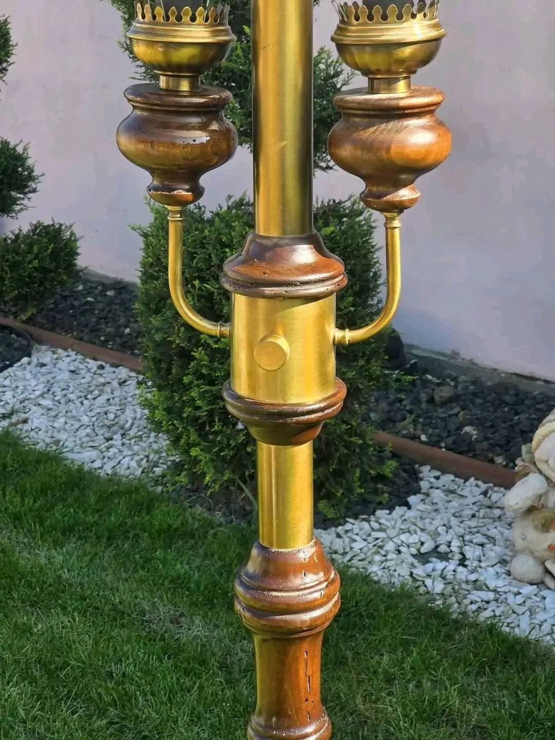 Lampă de podea