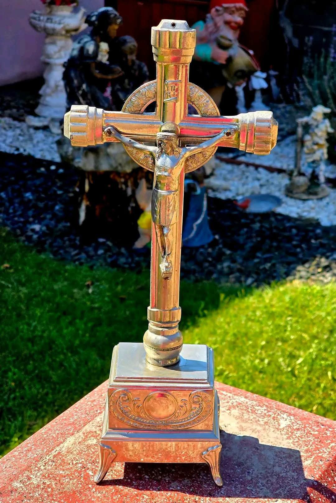 Crucifx Altar