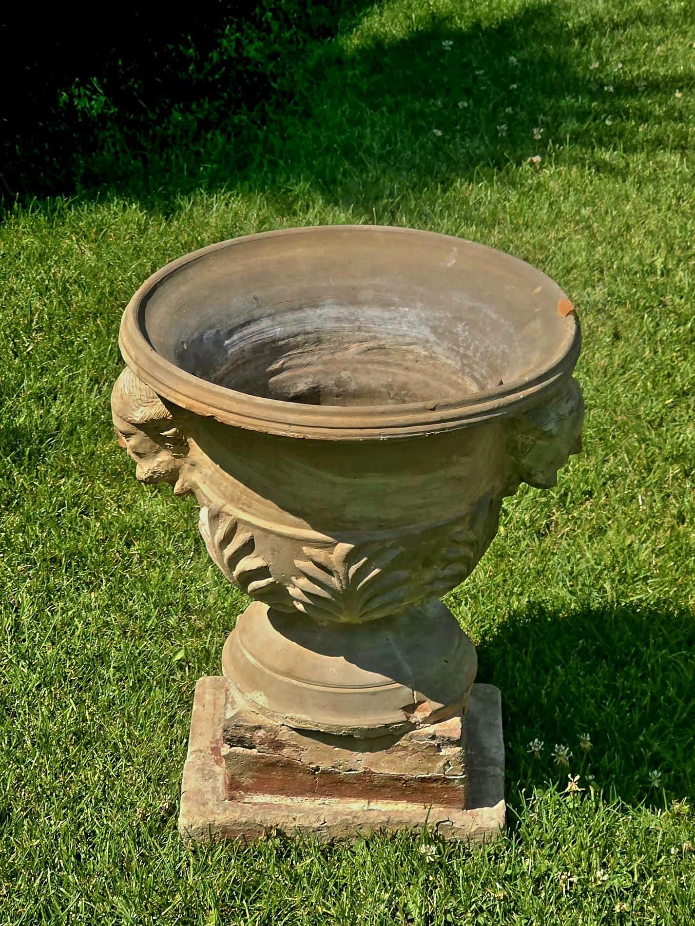 Jardinieră antică