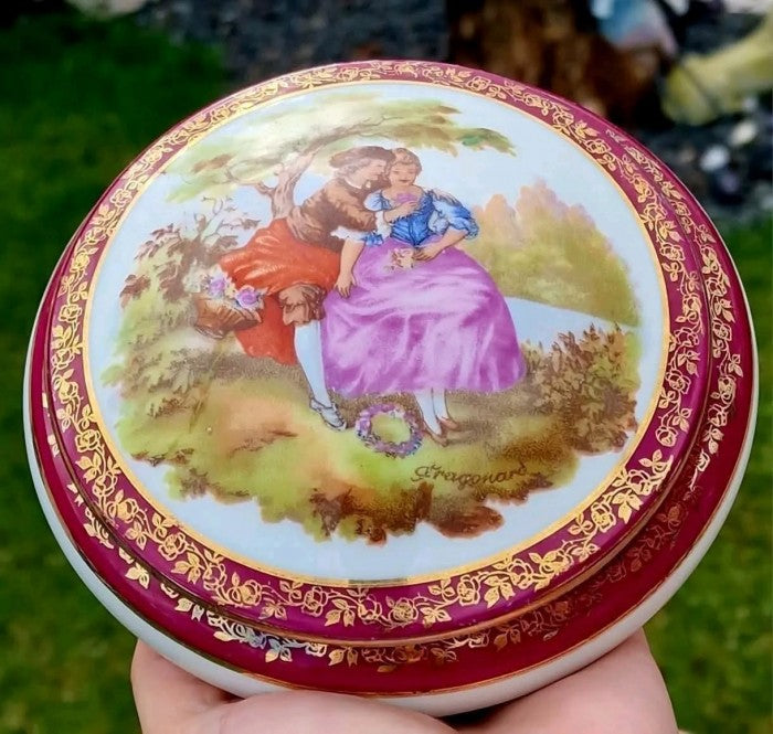 Casetă Limoges Fragonard