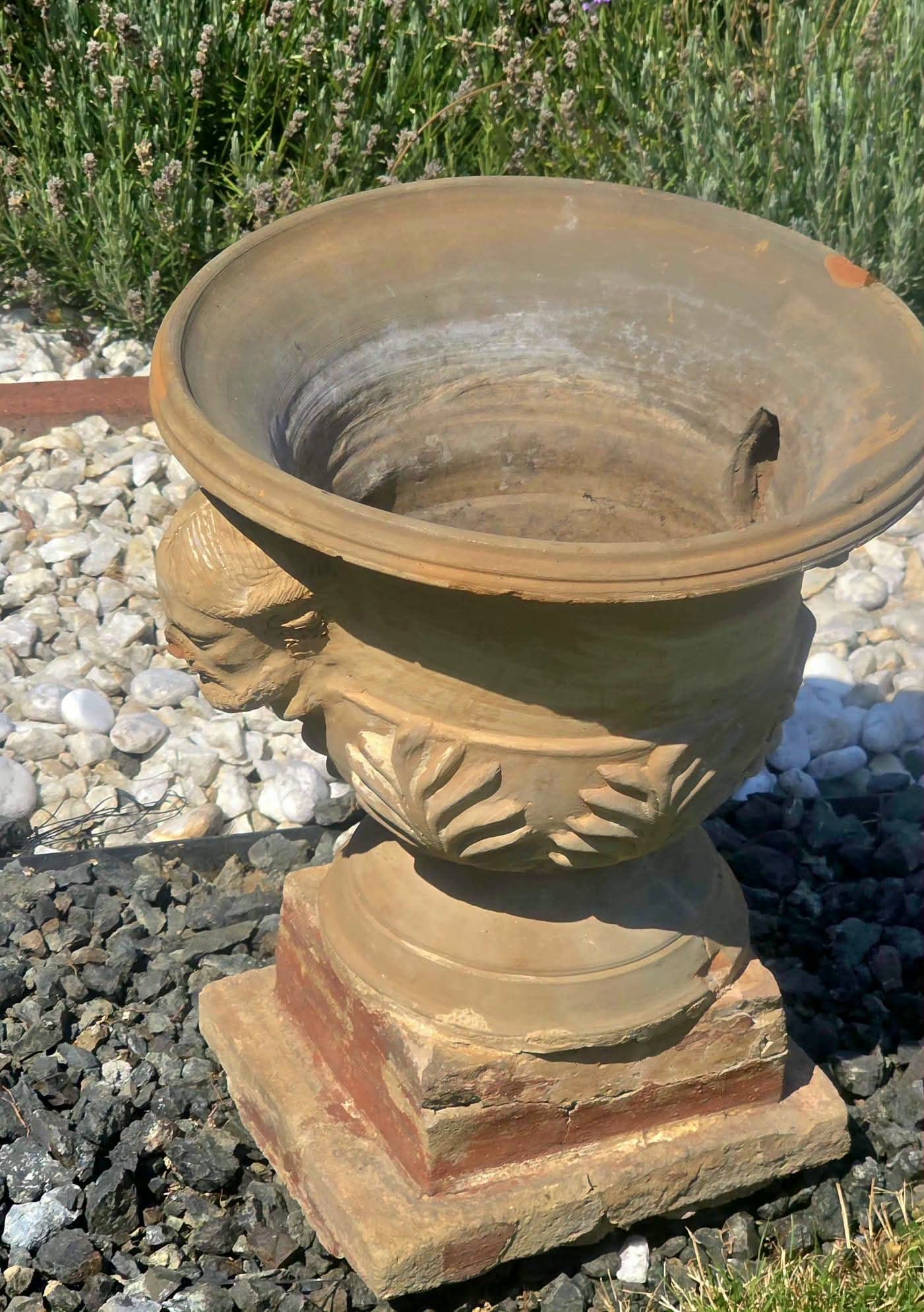 Jardinieră antică